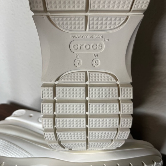 NEW Crocs White Mega Crush Double Strap Slingback Platform Sandals Size 9 - Picture 7 of 7